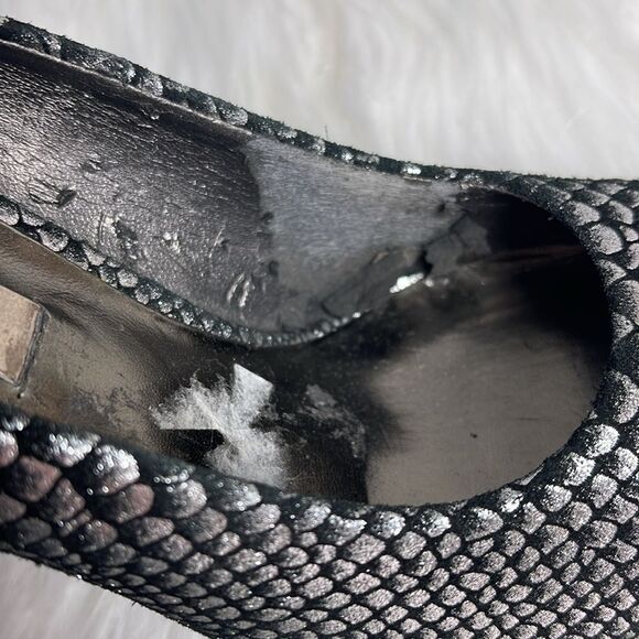 Guess Silver Metallic Scalloped Platform Heels Sz 5.5 - Picture 7 of 9